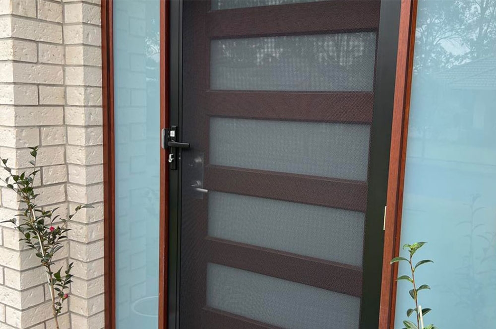 ForceField hinge door