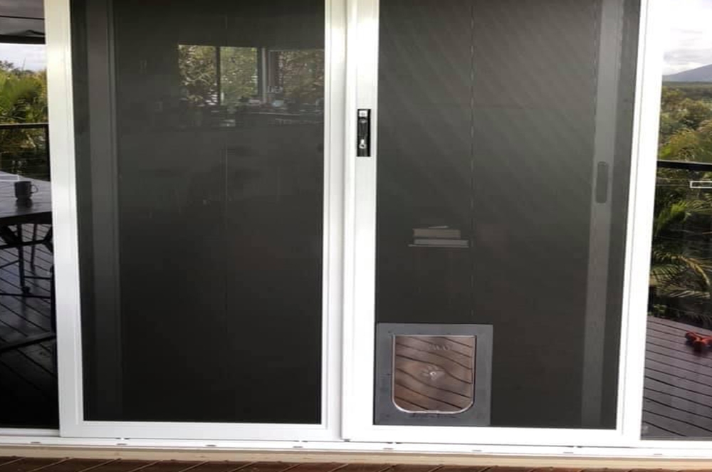 Sliding ForeField doors with a pet flap