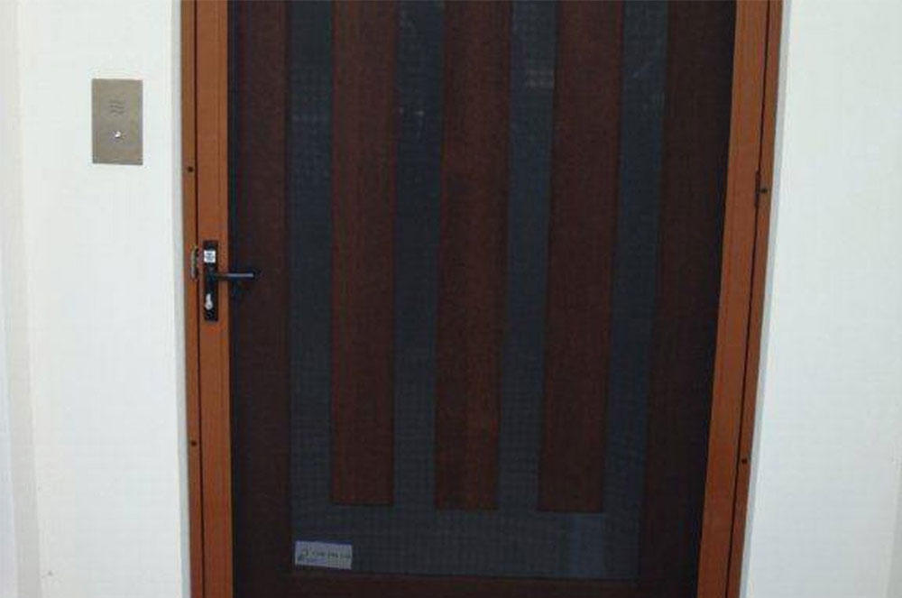 ForceField hinge door