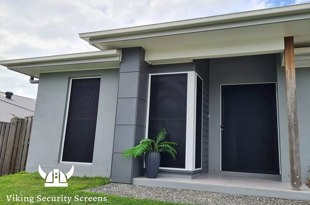 Protec screens and hinge door