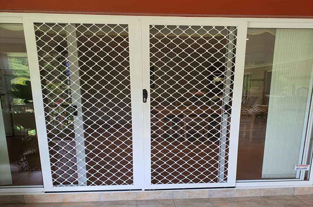 Diamond grill french hinge door set