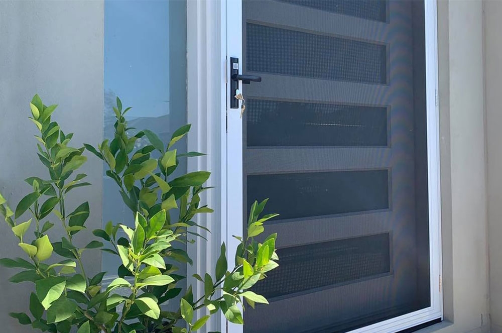 ForceField hinge door